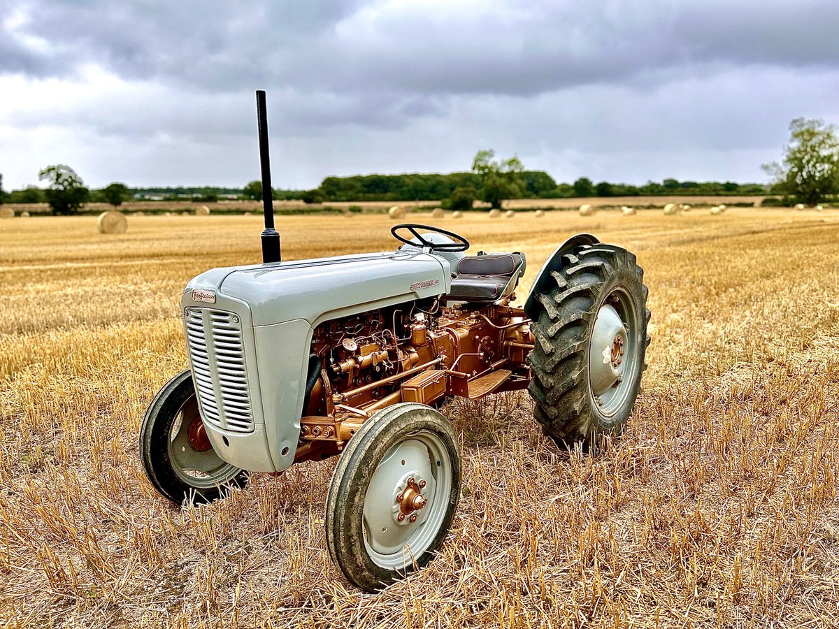 cpgale3's tweet photo. #harvest #yorkshire #FE35 https://t.co/FN7zhFHeOo