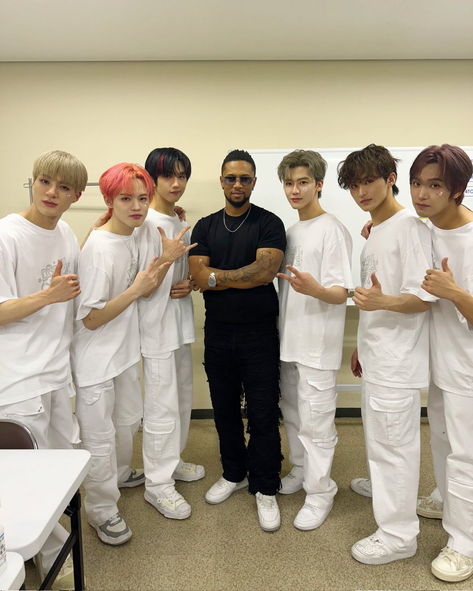 Backstage with the homies <a href="/NCTsmtown_DREAM/">NCT DREAM</a> 

#NCT_NATION #nctdream