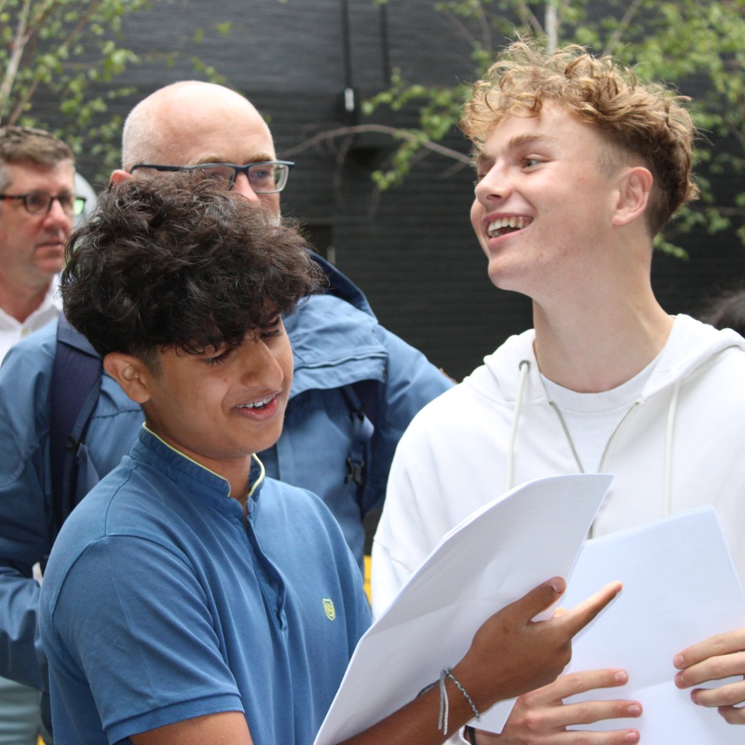 Kingston Grammar School students celebrate another excellent set of GCSE results👏
Read our press release➡️kgs.org.uk/about-us/gcse-…
#ThisIsKGS #workwellandbehappy #KGSResults2024