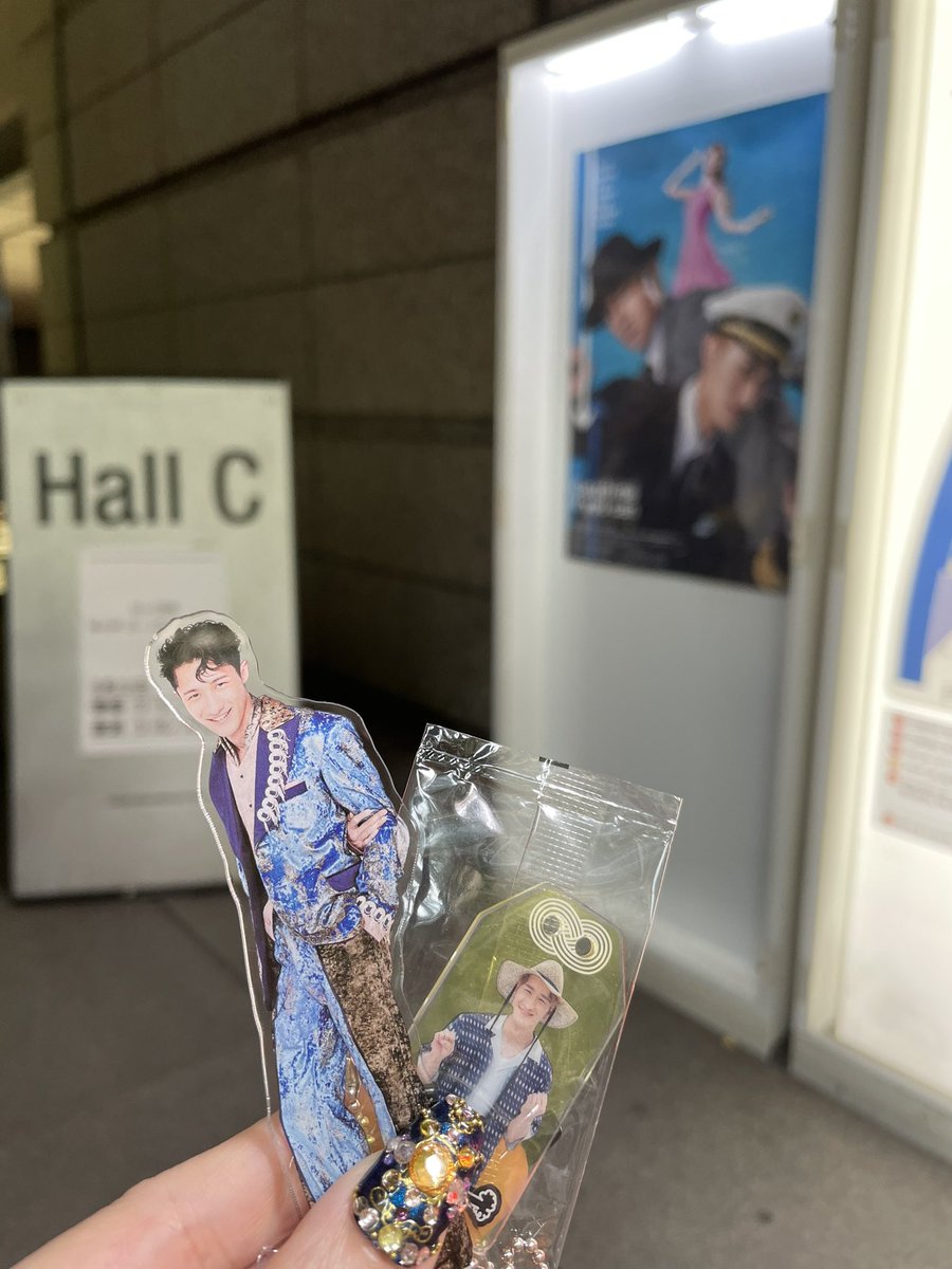 sino_kanso's tweet photo. キャッチミーイフユーキャン行ってきました。岩本くん本当に指クセ強なのw生で見れて嬉しい!カテコでバイバイする時にフィンガーウェーブする人初めて見ました笑
ラインダンスもキレイでかっこよかったです。最後の挨拶では「ツインダイヤ練習してくる」って言ってた💎💎 https://t.co/MrQJxlc4cu