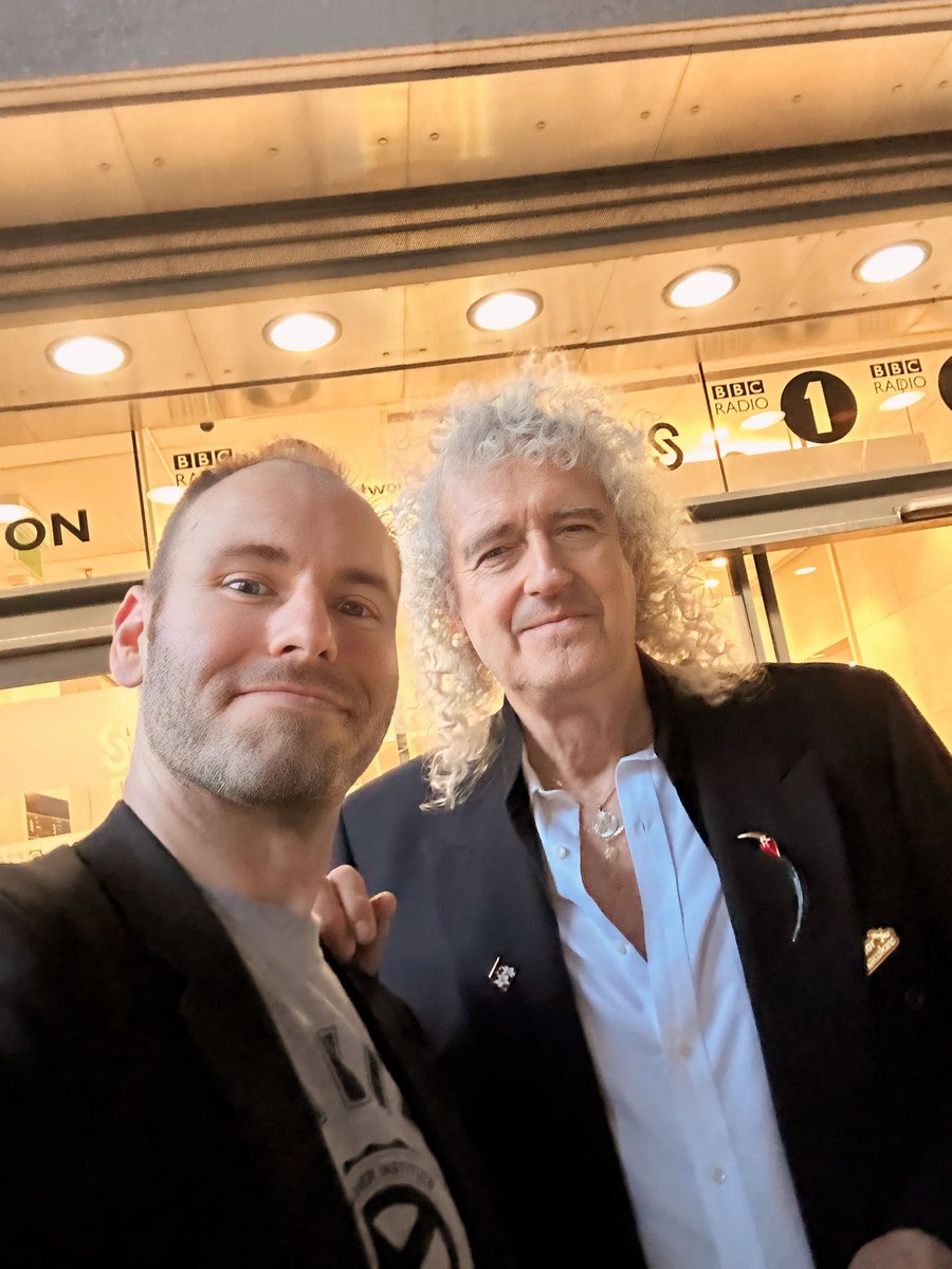 So last night I got to meet Rock Royalty… 
Queen are one of my favourite bands ever and Brian May one of the most iconic guitarists of all time! 🙌🏻

A true legend whose music has lived on and inspired generation after generation 🎸⚡️🎶❤️ #Queen #BrianMay #bohemianrhapsody