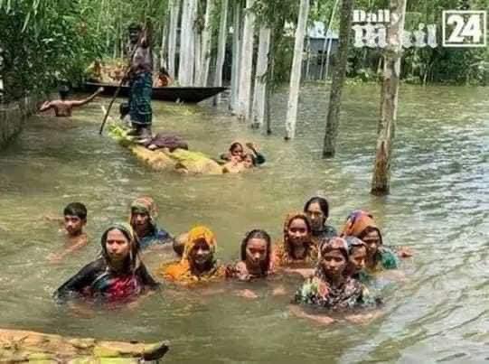 SoniaSusan11's tweet image. India opened the dam in Tripura without noticing Bangladesh ,now Bangladesh is flooded. 
#inhuman #unkind #unisef #HumanRightsViolations
