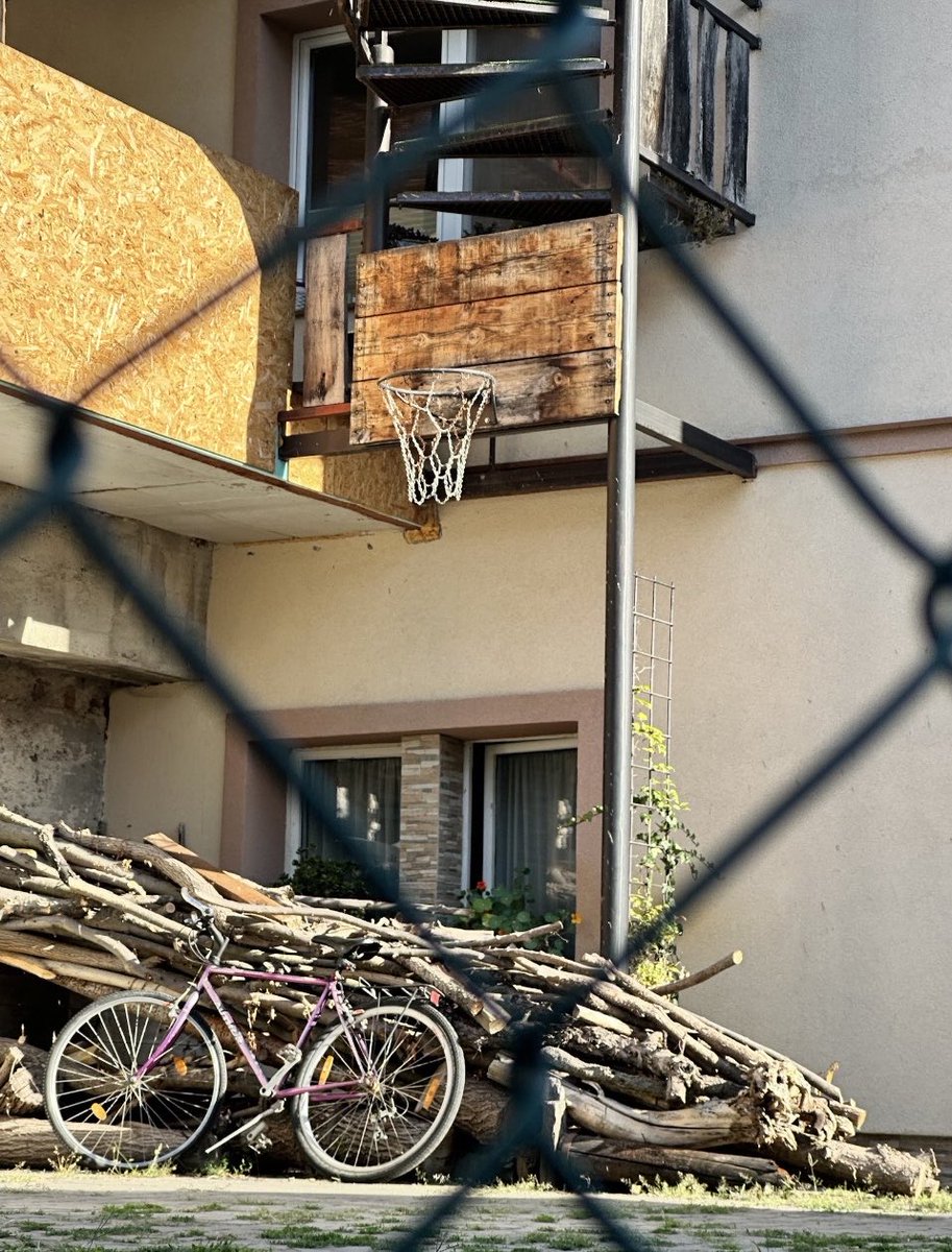dave_severns's tweet photo. Hoop of the Day…. Prievidza, Slovakia. (courtesy of Chris Leman) #hoopoftheday https://t.co/JlEPW7cK5H