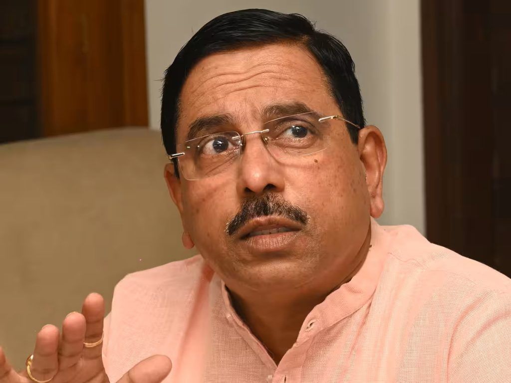 eDairyNews's tweet image. #India / Jan Poshan Kendras: Govt #launches pilot #project to transform 60 Fair #Price Shops. Read the News 👉 buff.ly/3AuPGv0