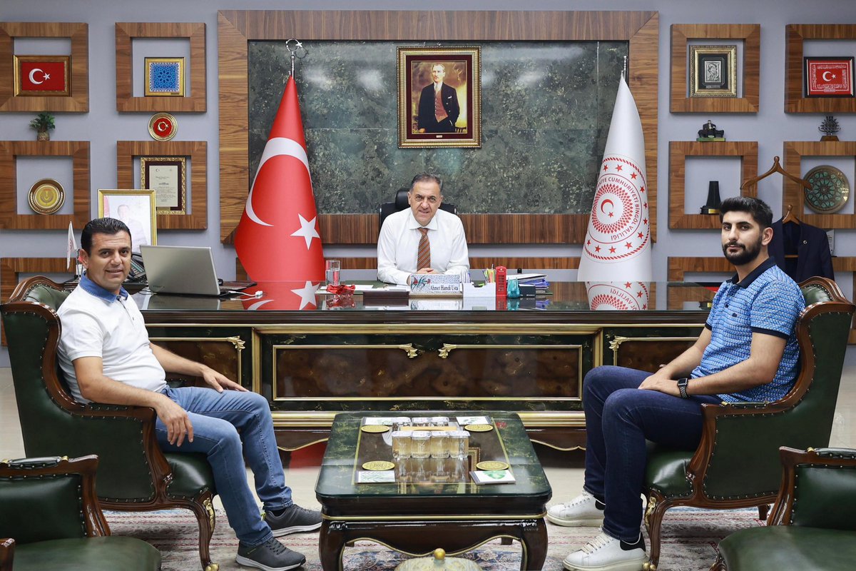 T.C. Bingöl Valiliği (@bingolvaliligi) on Twitter photo Valimiz Sayın Ahmet Hamdi Usta, 'Adana Bingöllüler Derneği' Başkanı Talip Alakaş’ı makamında kabul etti.
Vali Usta, derneğin faaliyetleri ve uyguladığı projeler hakkında bilgi paylaşımında bulunan Başkan Alakaş'a çalışmalarında başarılar diledi.
<a href="/ahusta07/">Dr. Ahmet Hamdi USTA</a> Valimiz Sayın Ahmet Hamdi Usta, 'Adana Bingöllüler Derneği' Başkanı Talip Alakaş’ı makamında kabul etti.
Vali Usta, derneğin faaliyetleri ve uyguladığı projeler hakkında bilgi paylaşımında bulunan Başkan Alakaş'a çalışmalarında başarılar diledi.
<a href="/ahusta07/">Dr. Ahmet Hamdi USTA</a>