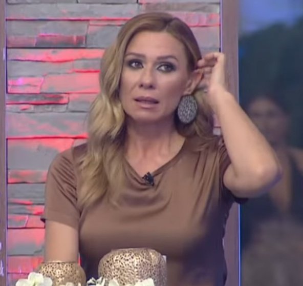 Ο Δήμος μόλις στριμώχτηκε έδωσε στεγνά την φίλη του "τις δύο μέρες που έλειπε ο Νίκος ήταν στο δωμάτιο της Σωτηρίας"🌋🌋🌋🌋
Η Καραβάτου σε φάση το κάνανε κάτω από την μύτη μας δηλαδή;;;;;;;🤣🤣🤣🤣🤣παιδιά ρίξτε τώρα το επεισόδιο 

#poweroflovegr