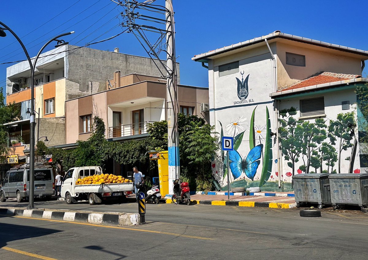 I visited Manisa, #Turkey where China’s BYD is planning to open a $1B EV plant, which’ll expand its foothold in Europe. Locals are optimistic but wary after VW pulled out of a similar deal in 2020. For Ankara, it’s all about diversifying FDI from the West

podcasts.apple.com/gb/podcast/bus…