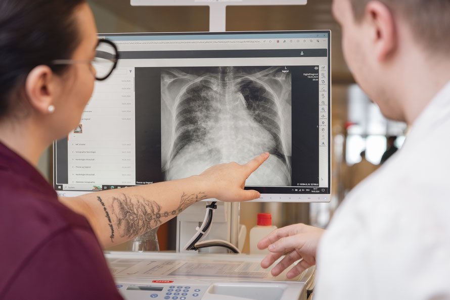 Die SBK Sektion AGSO spielt eine Schlüsselrolle bei der Bekämpfung der hohen Fluktuationsrate im Pflegebereich! Durch die Kombination aus gezielter Unterstützung, Lobbyarbeit und der Umsetzung der Pflegeinitiative. 
Medienmitteilung und Infos: 
sbk-agso.ch