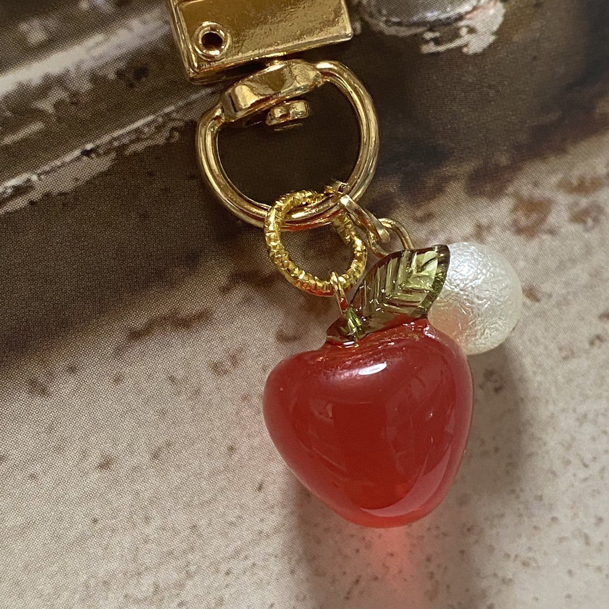 Aoirinx's tweet photo. 最近作った物まとめです(˶' ᵕ ' ˶)
もしよろしければご覧ください( ¨̮ )

#ハンドメイド #ハンドメイド作品 
#レジン https://t.co/2pVmwQJZdD
