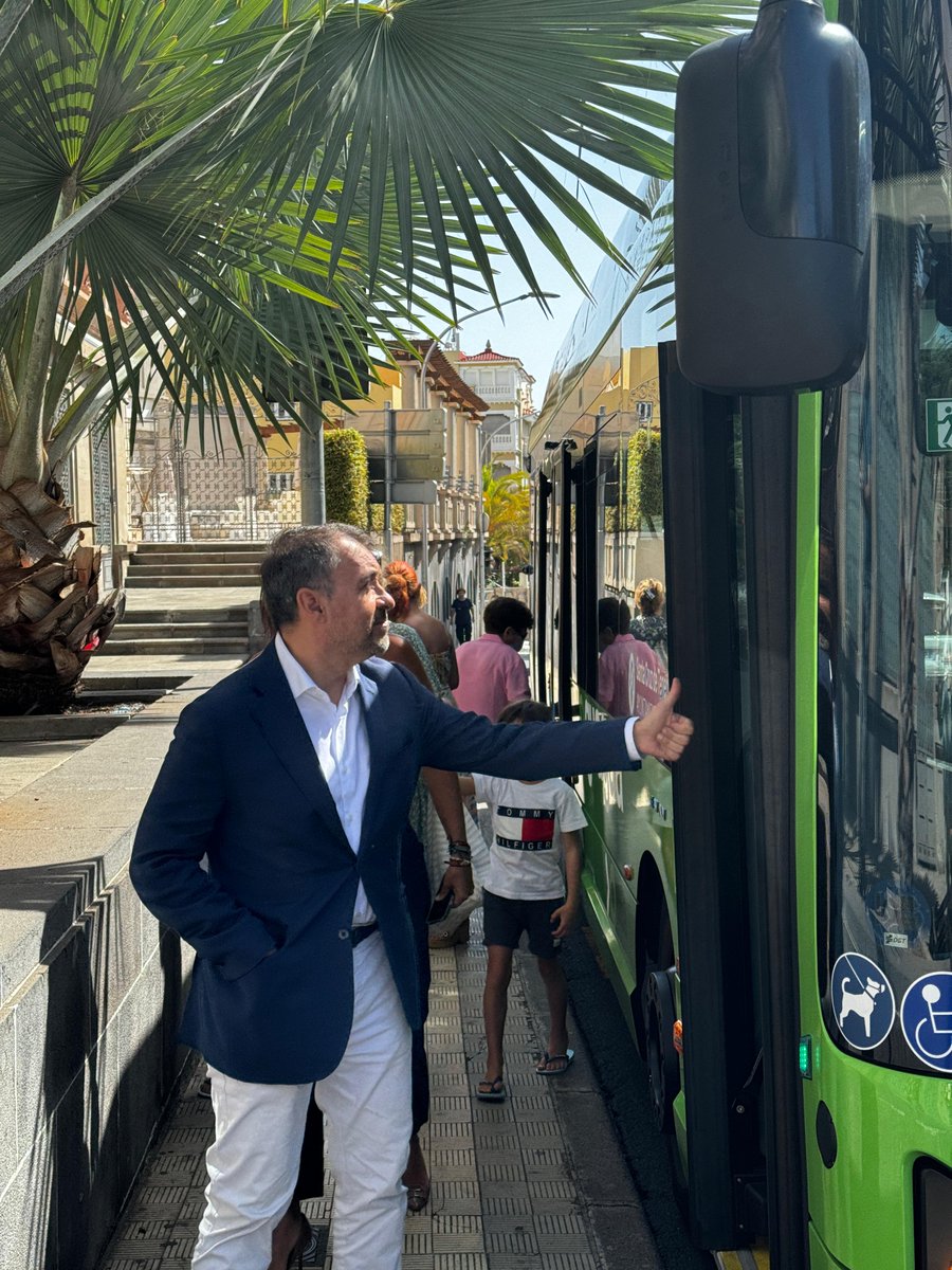 laradiocanaria's tweet image. 🟠Además está previsto que haya 65 nuevas guaguas de modalidad eléctrica o híbrida que estén en servicio antes de 2028 por un importa de 30 millones de euros.

#InformativosCR