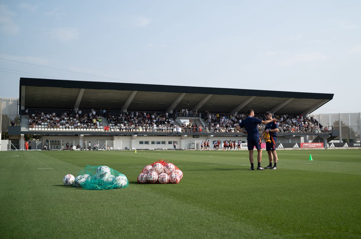 JuventusFC tweet media