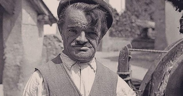 Устойчивая фобия к каготам, вероятнее всего, была вызвана их внешним видом. Хроники описывают представителей этого народа как карликов с высокой температурой тела и так называемой круглоухостью, то есть врождённым отсутствием мочек ушей.
cyrillitsa.ru/history/203415…