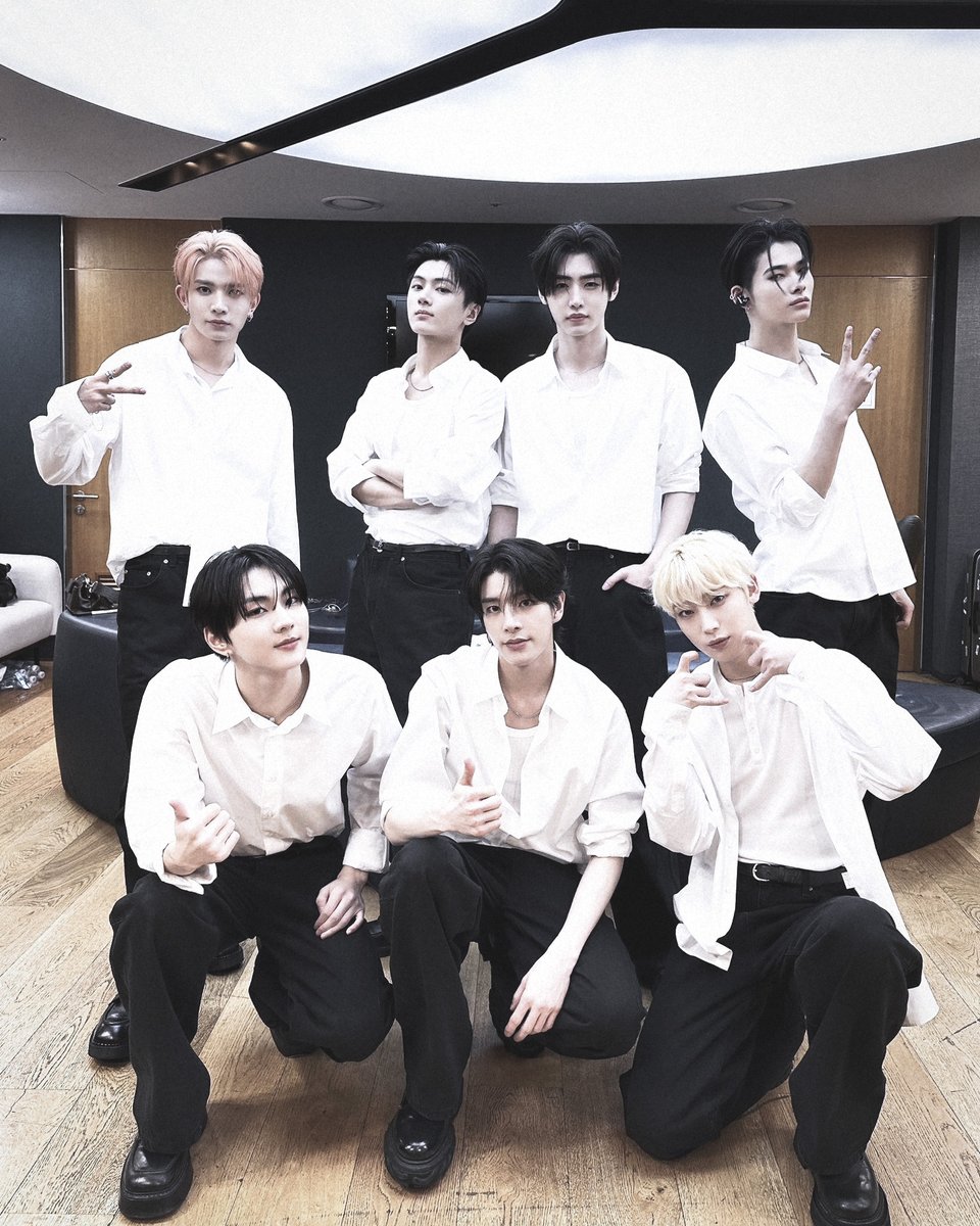 sunghoonpx's tweet image. A subtle nod, a fleeting glance, every moment stitched into the fabric of the night. It’s more than just the fit—it’s about the unspoken grace that lingers in the air.