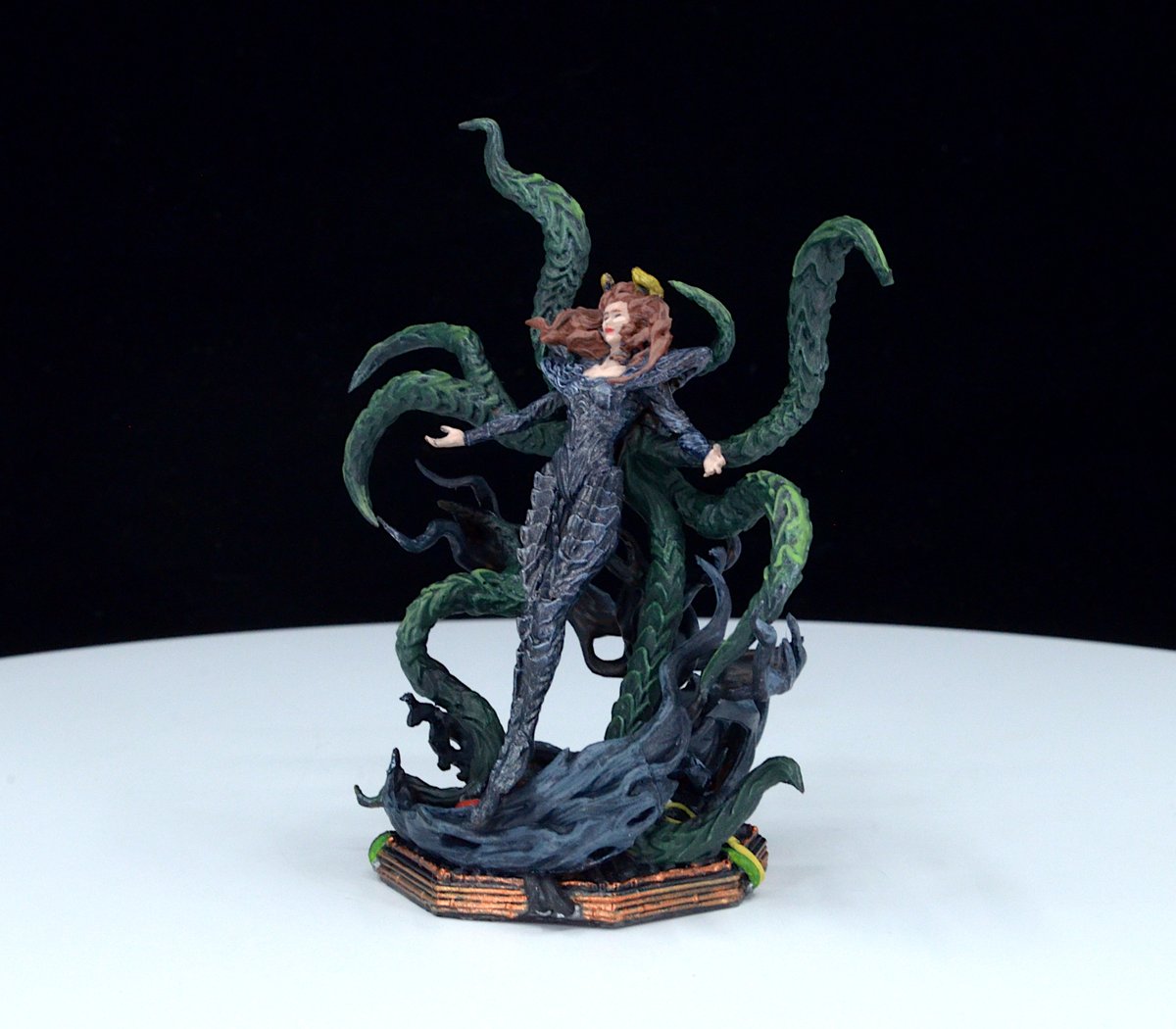 OandSCreations's tweet photo. Still working on the undersea horror board game commission - you've seen the epic monsters. So today I thought I'd show off a couple of the investigators .... though I'm not sure they're entirely okay
I present Regan and WIlliam West
#DeepMadness #boardgames #miniaturepainting https://t.co/rCCAVSkLk5