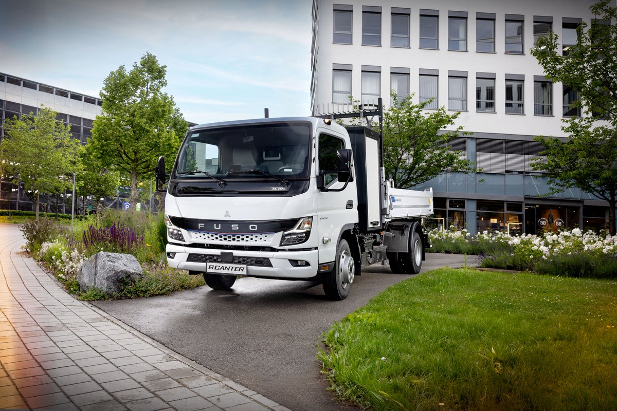 DaimlerTruck's tweet photo. Meet our Next Generation #eCanter at #GaLaBau 2024 - With a total of 4 vehicles, #FUSO will be presenting itself from 11-14 September in Nuremberg at the international “leading trade fair for urban greenery & open spaces”. 🚚🔋
Learn more: https://t.co/a6Yu7VzhPS
#DaimlerTruck https://t.co/IoV9Gdll97
