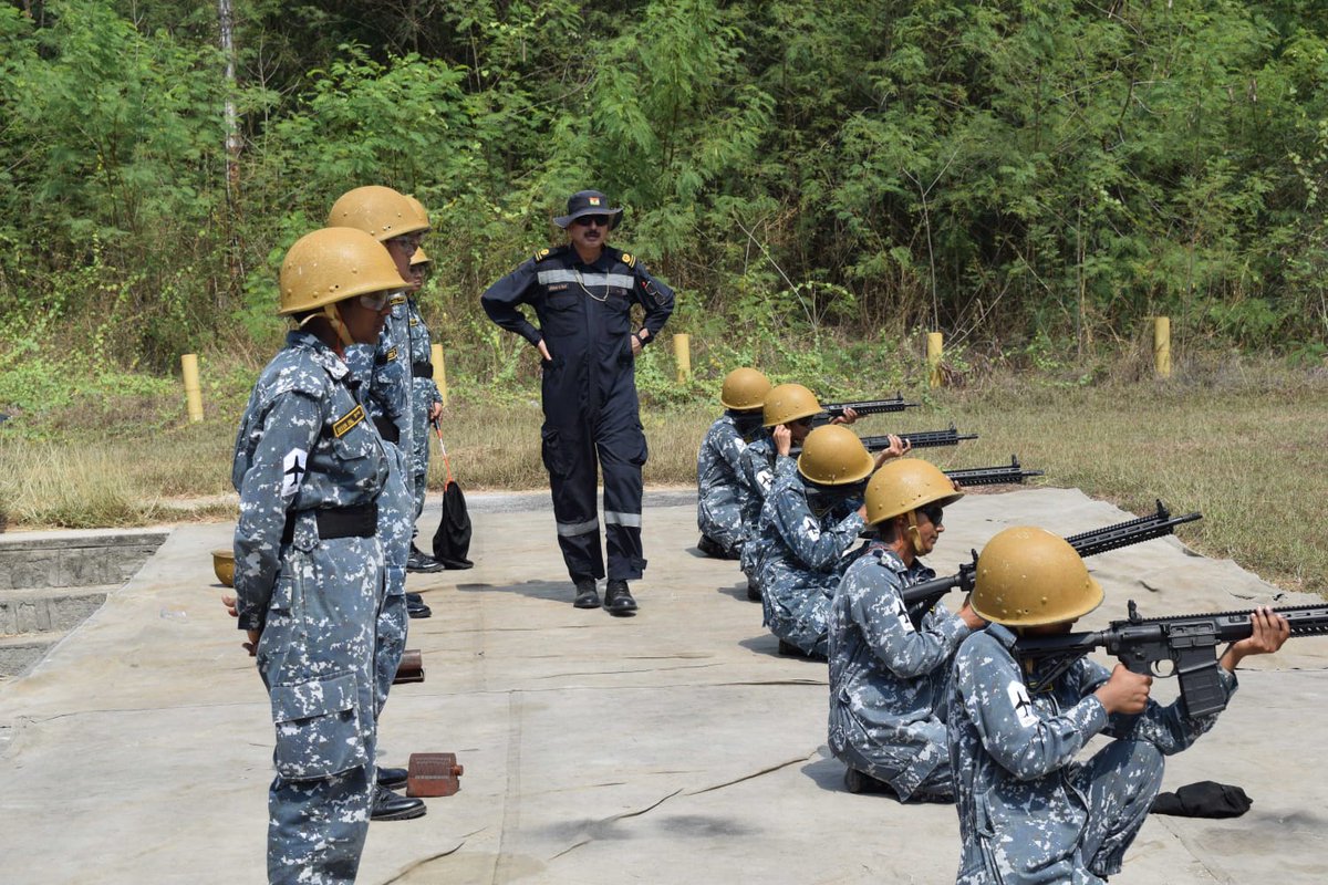 IN_RAJALI's tweet photo. "Mastering Precision"
Agniveers of #INSRajali honing their skills with intense firing drills, enhancing combat readiness. With sharp focus and unyielding discipline, they stand prepared for any mission ⚓🎯
#AgniveerTraining #IndianNavy #JoinNavy
@IndianNavy @IN_HQENC @IN_HQTNP https://t.co/ipsTxTZY1w