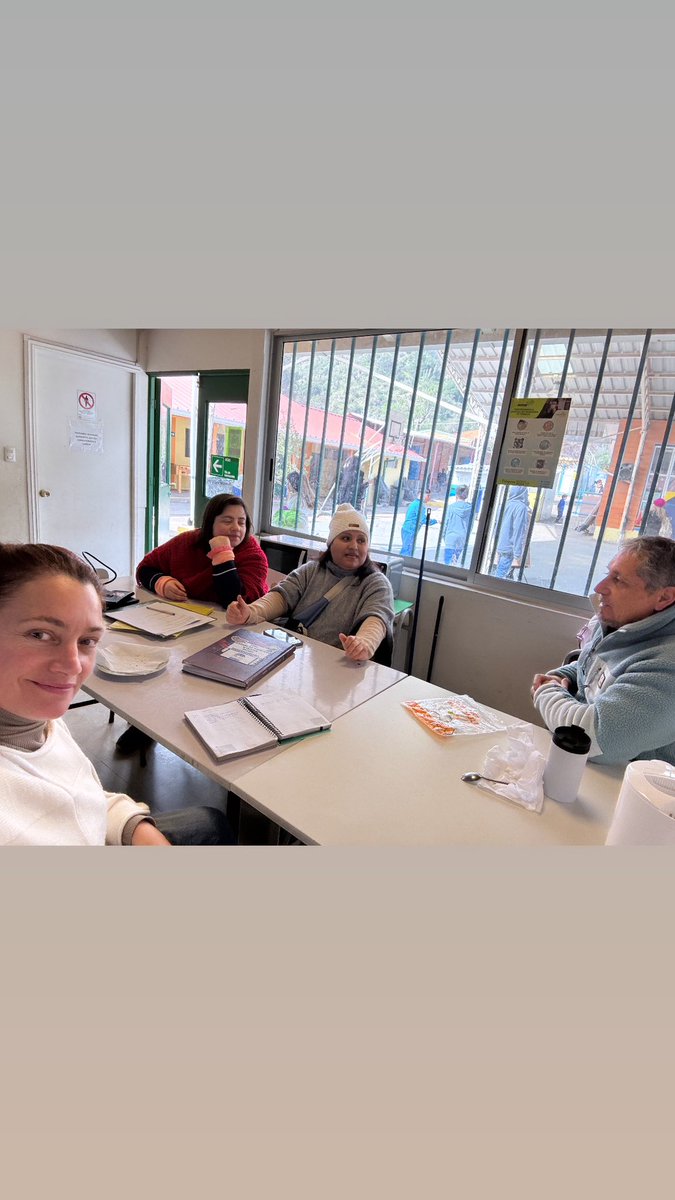 marisolarrain's tweet photo. Generando redes para un trabajo colaborativo! Ayer, nos reunimos las directivas de la Junta de vecinos de San Juan de Pirque, Escuela San Juan de Pirque, Comité Ambiental de San Juan, centro de Padres y apoderados , Comité Ambiental Comunal de Pirque. La unión y la colaboración lograrán grandes cambios. Los nuevos paradigmas de la política, nacerán de la sociedad civil. #union #cac #cacdepirque #nuevosparadigmas @Mineduc 
@Mpirque 
@Mpirque