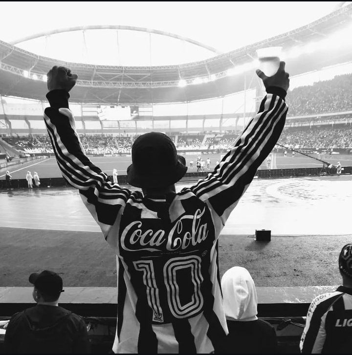 igor_bfr13's tweet photo. Ouvi dizer que o Clube acabaria
Era o que queria essa mídia suja
Que a história se apagaria
E só sobraria a marca da luta

Chegou a hora da volta por cima
É tempo de alegria
Eu sou do preto e branco
Em General vamos comemorar vestindo o Manequinho no final do ano🎶 https://t.co/X4hS1xCbt9