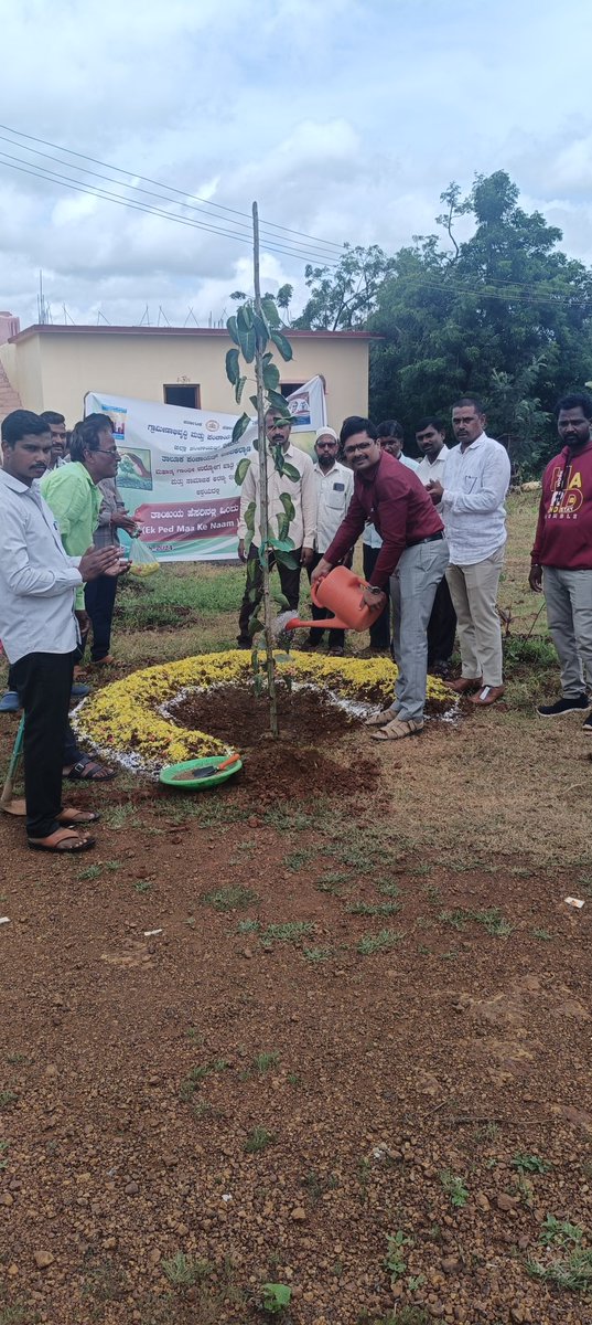 iectpbk's tweet photo. ಬೀದರ್ ಜಿಲ್ಲೆಯ  ಬಸವಕಲ್ಯಾಣ  ತಾಲೂಕಿನ ಸಸ್ತಾಪೂರ ಗ್ರಾ.ಪಂ.ಆವರಣದಲ್ಲಿ  ಗುರುವಾರ   ತಾಯಿ ಹೆಸರಿನಲ್ಲಿ ಒಂದು ಸಸಿ ನೆಡುವ ಅಭಿಯಾನಕ್ಕೆ ತಾ.ಪಂ.ಕಾ.ನಿ.ಅ.  ರಮೇಶ ಸುಲ್ಪಿ  ರವರು ಚಾಲನೆ ನೀಡಿದರು. ಈ ಸಂದರ್ಭದಲ್ಲಿ ಅರಣ್ಯ ಇಲಾಖೆ ಅಧಿಕಾರಿಗಳು ಹಾಗೂ ಗ್ರಾಮ ಪಂಚಾಯತ್ ಸಿಬ್ಬಂದಿಗಳು ಇದ್ದರು..... https://t.co/uY41bDRziz