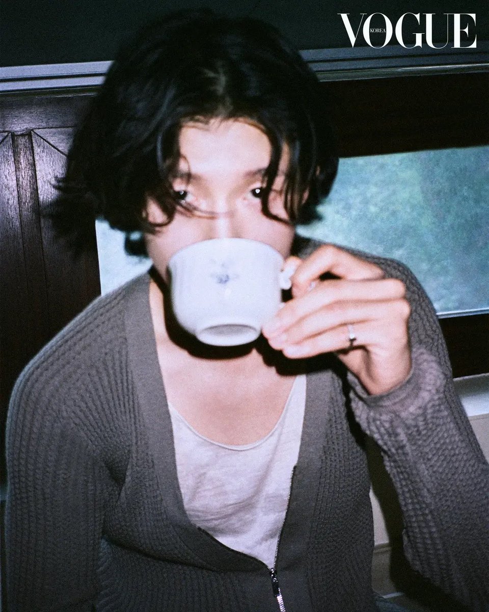 theseoulstory's tweet photo. 📸 Hong Kyung on VOGUE Korea 🌟✨ https://t.co/NJBtxIXloc