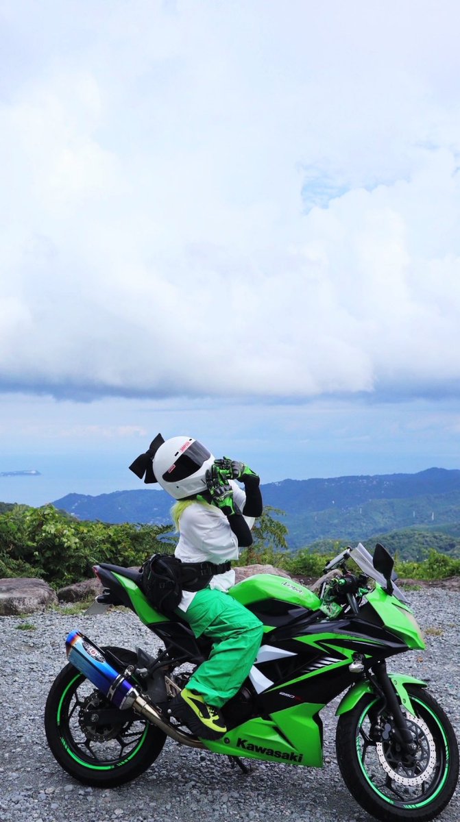 zng_chan's tweet photo. 伊豆スカイラインと箱根ターンパイク突っ走ってきたよーん🏍
乗るたびにバイク倒す感覚掴めてきて楽しいここ最近(((o(*ﾟ▽ﾟ*)o)))

バイカーズパラダイスにも行って最新車両たくさん跨った✌️どれも足つかなくてびっくりだ！！最新車両シート高たかすぎるぜ！！

#バイク女子
#バイク乗りと繋がりたい https://t.co/FLLk5LqXNW
