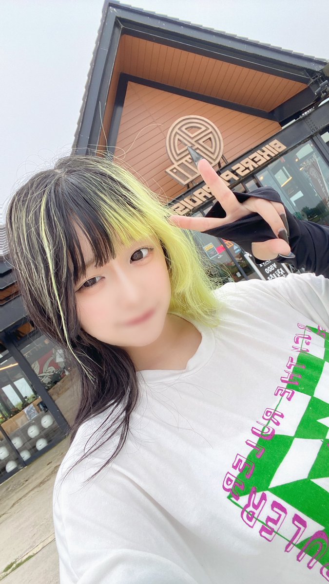 zng_chan's tweet photo. 伊豆スカイラインと箱根ターンパイク突っ走ってきたよーん🏍
乗るたびにバイク倒す感覚掴めてきて楽しいここ最近(((o(*ﾟ▽ﾟ*)o)))

バイカーズパラダイスにも行って最新車両たくさん跨った✌️どれも足つかなくてびっくりだ！！最新車両シート高たかすぎるぜ！！

#バイク女子
#バイク乗りと繋がりたい https://t.co/FLLk5LqXNW