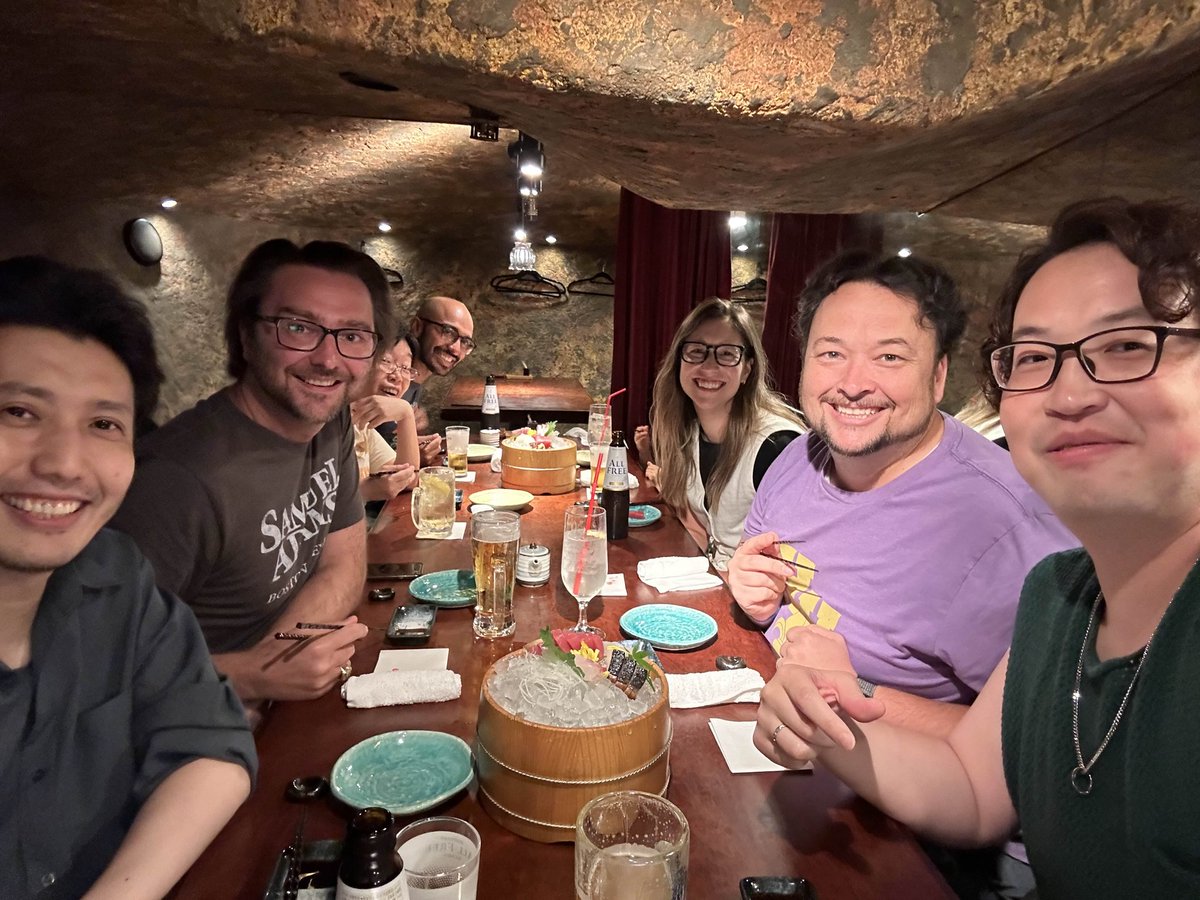 連日の急な大雨にも負けず来日したジャッジの3人とJBCの運営で決起会をしております！
いよいよ明日！ジャッジ達と共に日本初のバーバーショップの一大イベントを皆で楽しみましょう！🎉🎉

#うたフェスJAPAN
#utafes_JBC2024