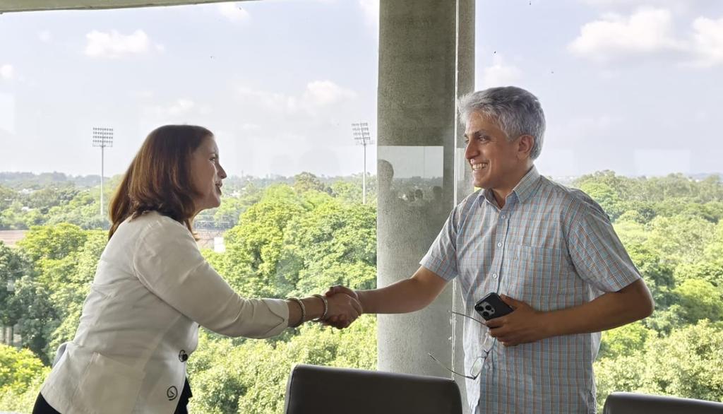SchoolEduChd's tweet image. International Collaborations help our students and teachers to bring change to the classrooms. Ms. Gloria Berbena Minister counselor from @StateDept met Director School Education Sh. @HPSBRAR to acknowledge his support for @TESOL_Assn training for teachers and #AccessProgram for