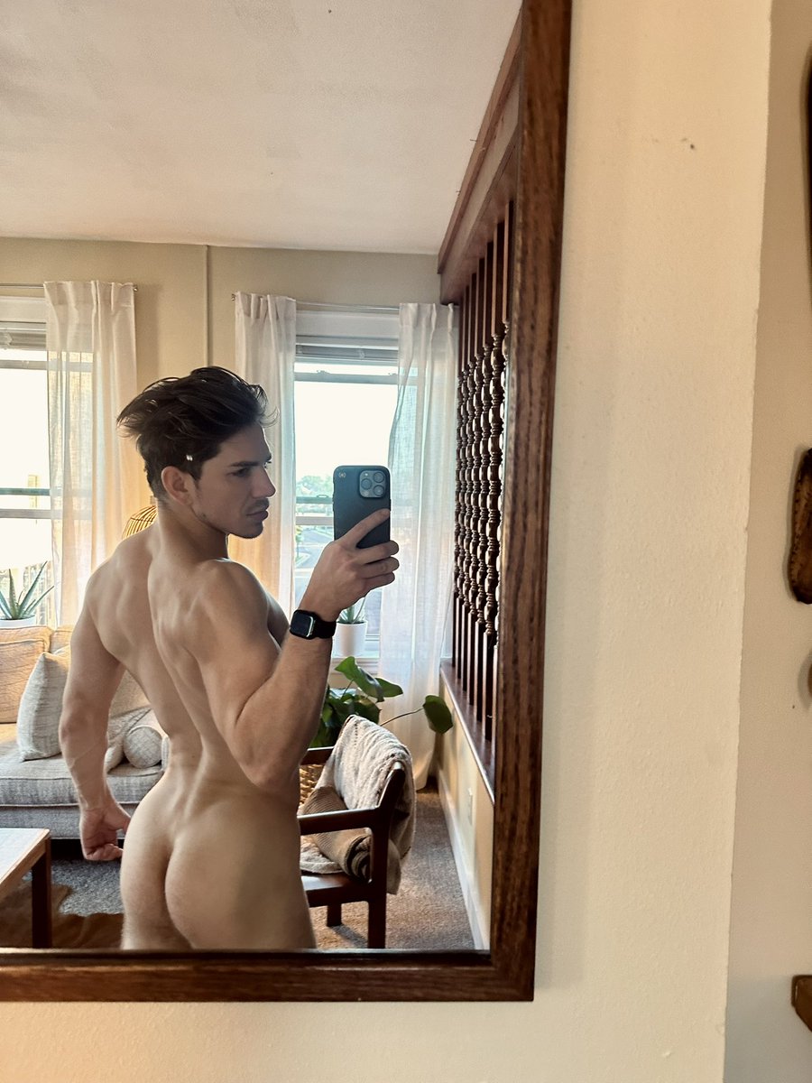 its_blake_ryan's tweet photo. Share for a DM of frontal view 😈😈 https://t.co/OvUgxUt6Vi
