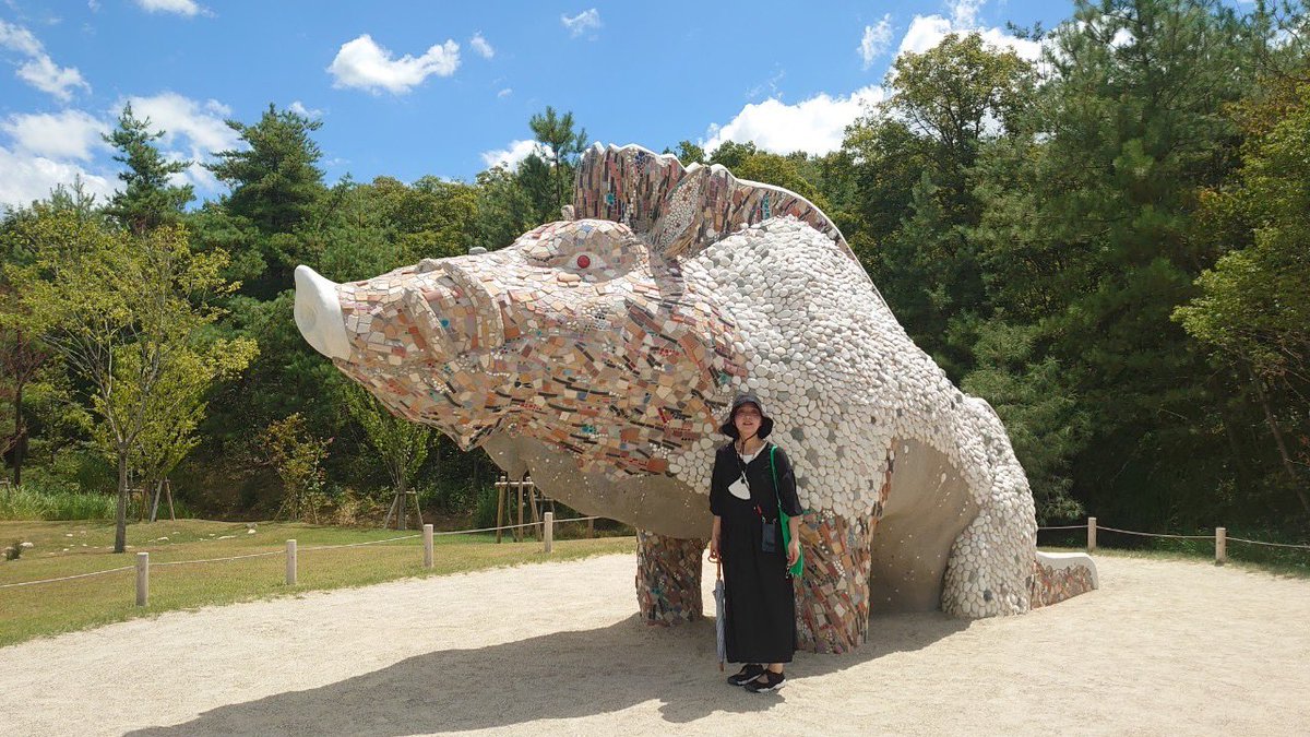 ckmc_5's tweet photo. 2人のうちにジブリパークへ行ってきました！！！！
あっっつすぎて大変だったけど、なんとか休憩しつつ、ジブリの世界観を全力で楽しめた気がします🕊
今度はプレミアムチケットGETして行きたいな。けど行くなら夏以外かな！笑 https://t.co/GtiO0xT72s