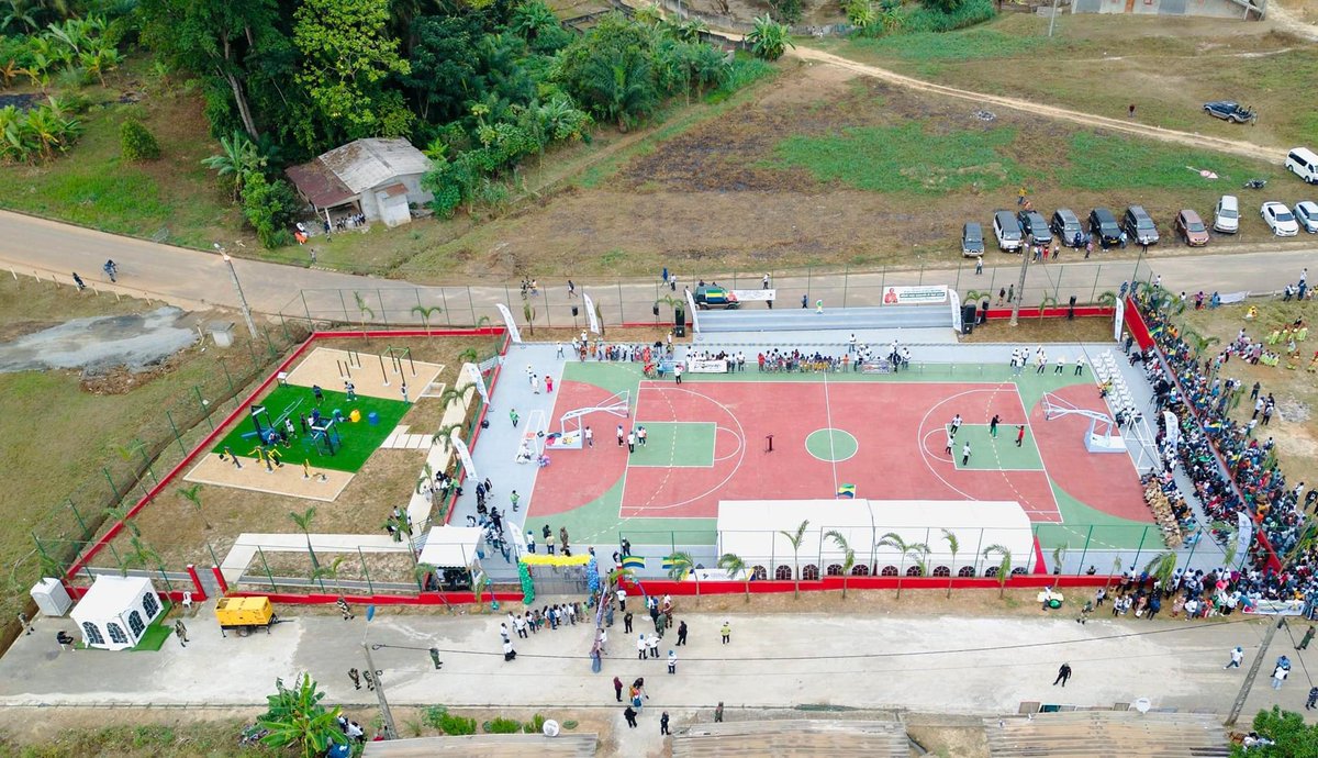 C’est une anomalie, quand on sait le nombre de talents au kilomètre carré qu’il y a dans cette contrée (G2) et l’amour que les gens portent pour le foot.
On espère vite que cela changera. Les projets des plateaux sportifs de proximité lancés par le CTRI sont un début de solution.