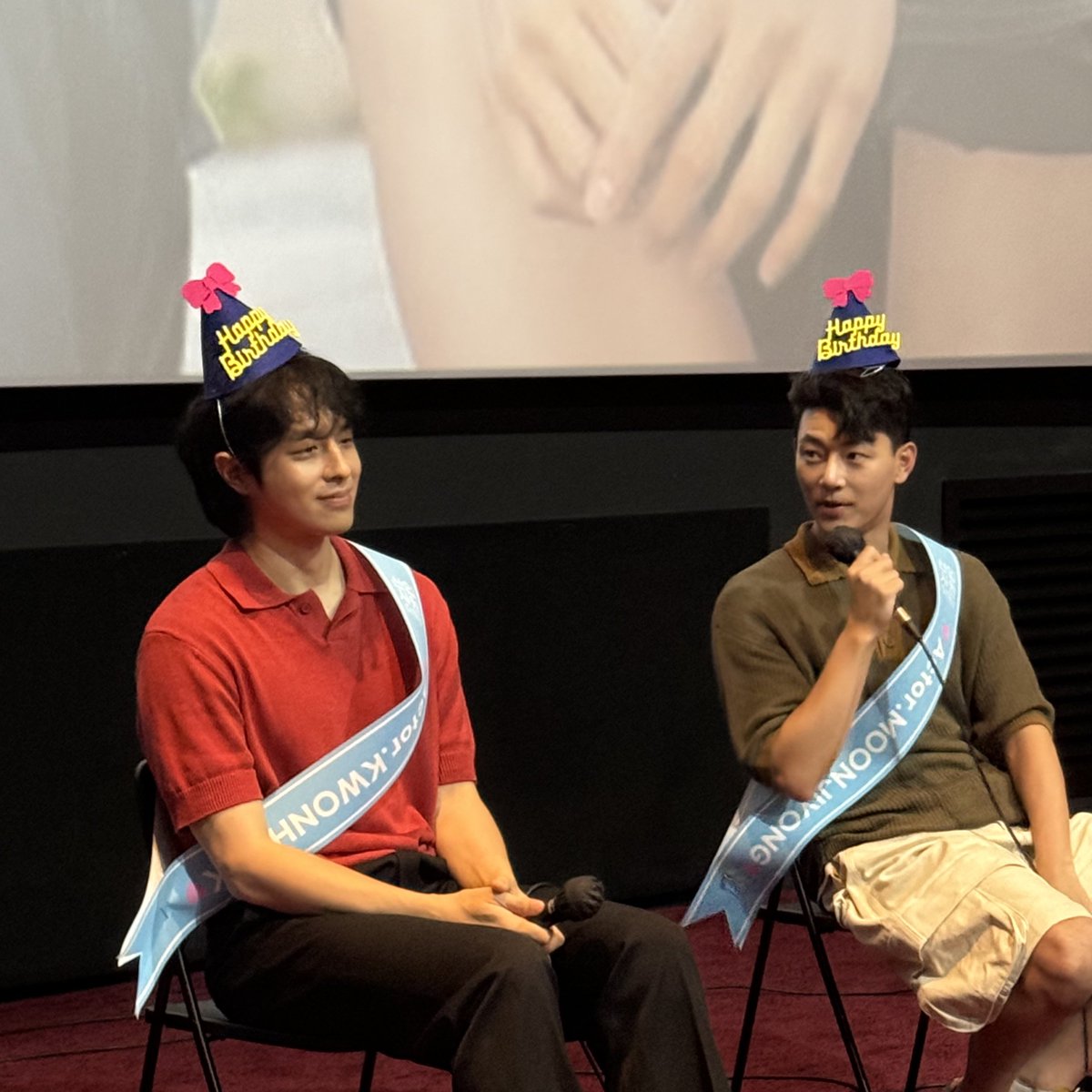 IndieSpace_kr's tweet photo. 촬영한지 2주년, 개봉은 1주년 기념! ❣️ <신입사원: 더 무비> 개봉 1주년 기념 상영회가 열렸습니다. <신입사원: 더 무비>는 일 년 전 이맘때에 인디스페이스에서 단독으로 개봉했었는데요 🥳 오늘은 김조광수 감독과 권혁, 문지용 배우와 함께 인디토크로 다시 만났어요. https://t.co/jlWkIhN7o5