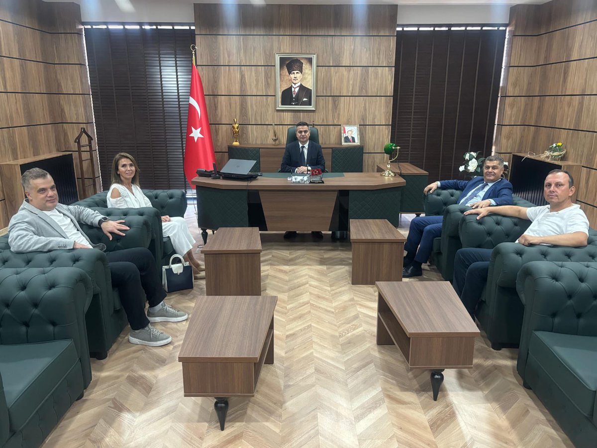 İş insanları Nur Aydıner Meral , İsmail Kuloğlu, ve Soner Taş ile beraber Bafra Kaymakamımız Sayın Dr. Mustafa Altınpınar’ı ziyaret ederek hayırlı olsun dileklerimizi ilettik . Kendilerine misafirperverlikleri için teşekkür ederiz.