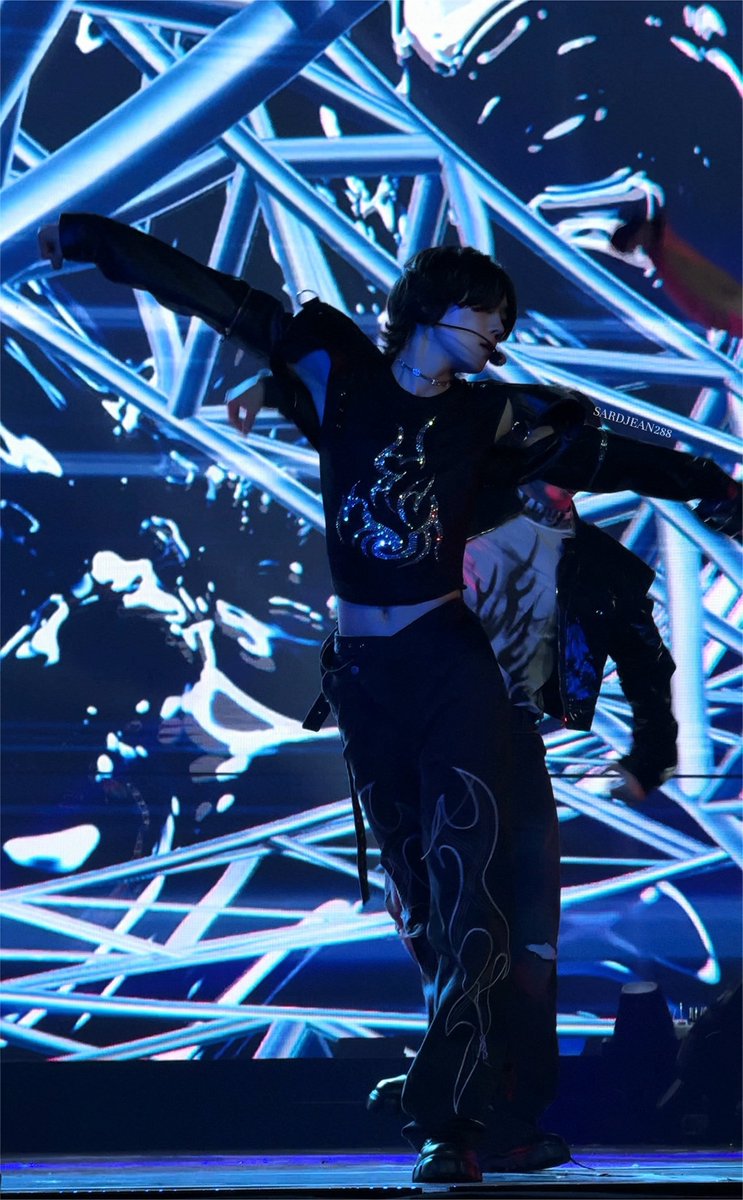 Black Swan ชัดๆเลยนี่ 😭😭😭😭😭😭😭😭😭😭😭😭