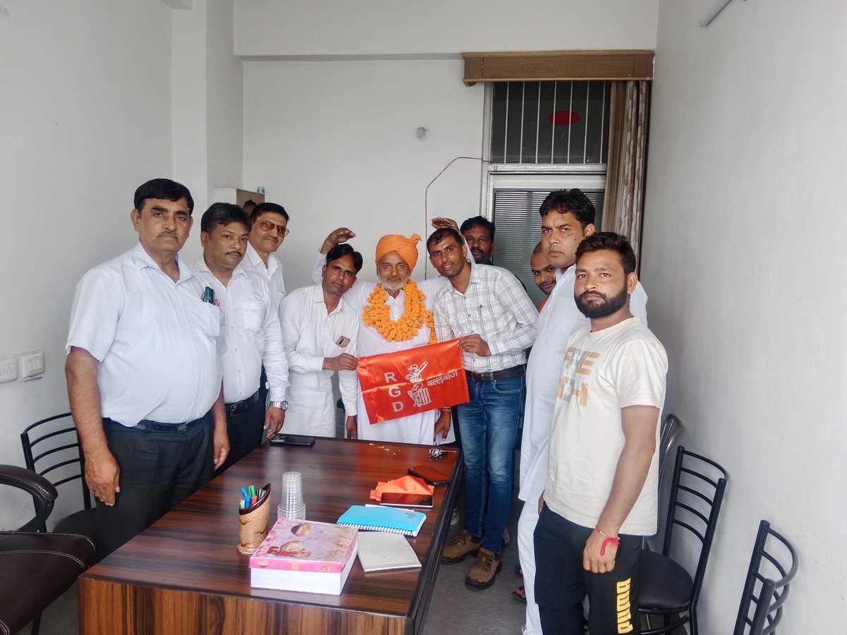 "Rastriya Garib Dal" (RGD)National President "Yogi Mahaveer Singh Panwar" with team