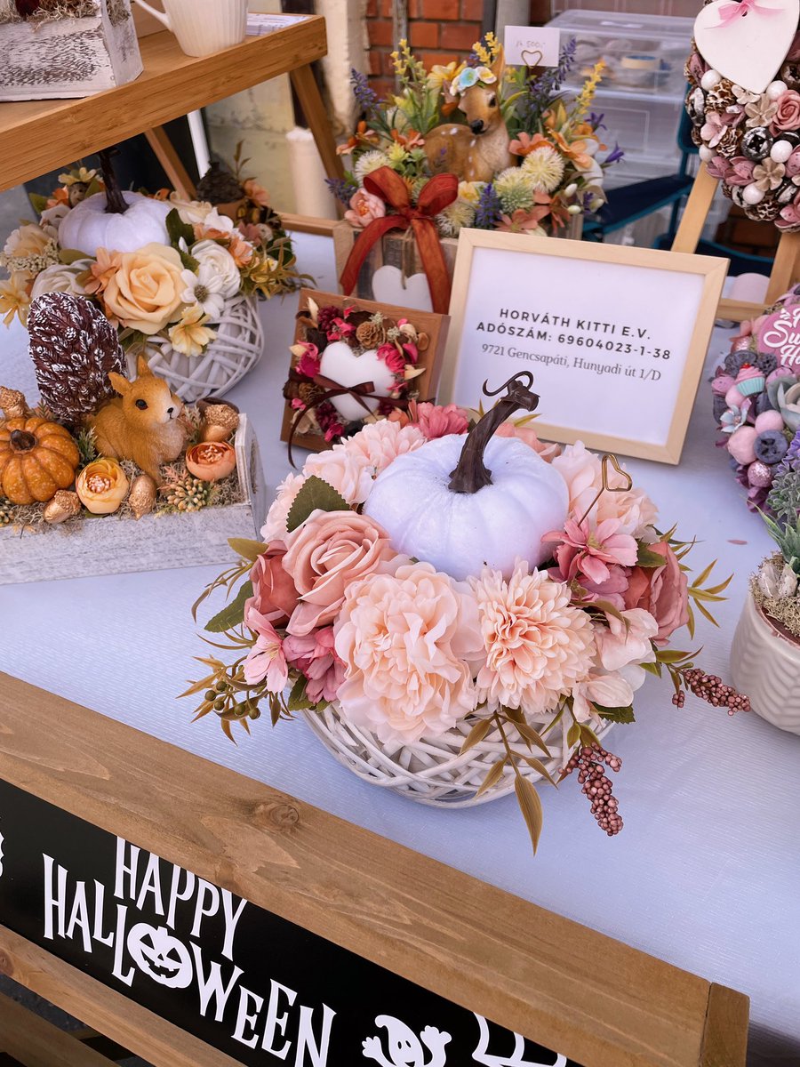 negiluy's tweet photo. Látogassatok meg a Savaria Karneválon! Sok-sok őszi/halloween dekorral vagyok kint. 🎃🍂😊 https://t.co/UfegffDEYM