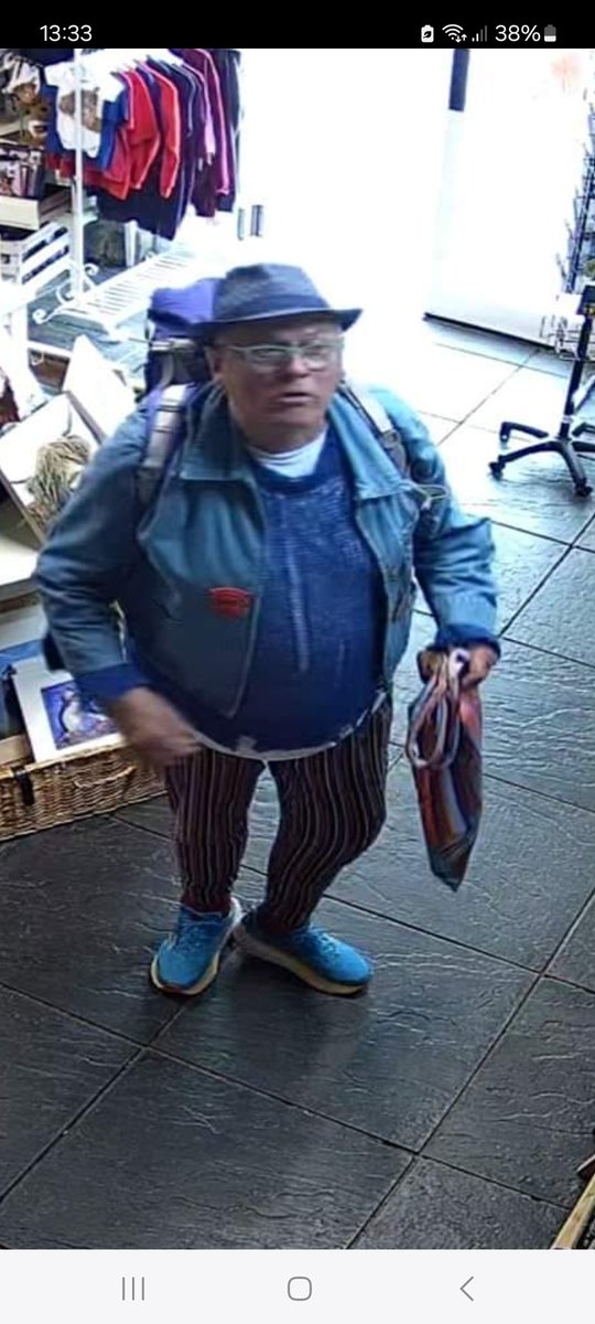 ValForsyth1's tweet photo. This man has stolen items from Drum Farm Gallery and Gift Shop at #Drumnadrochit in the Highlands. He's been seen in #Inverness and was possibly heading to #Skye. If you see him report him to Police Scotland. Please share! https://t.co/yCSQ9nsHIT
