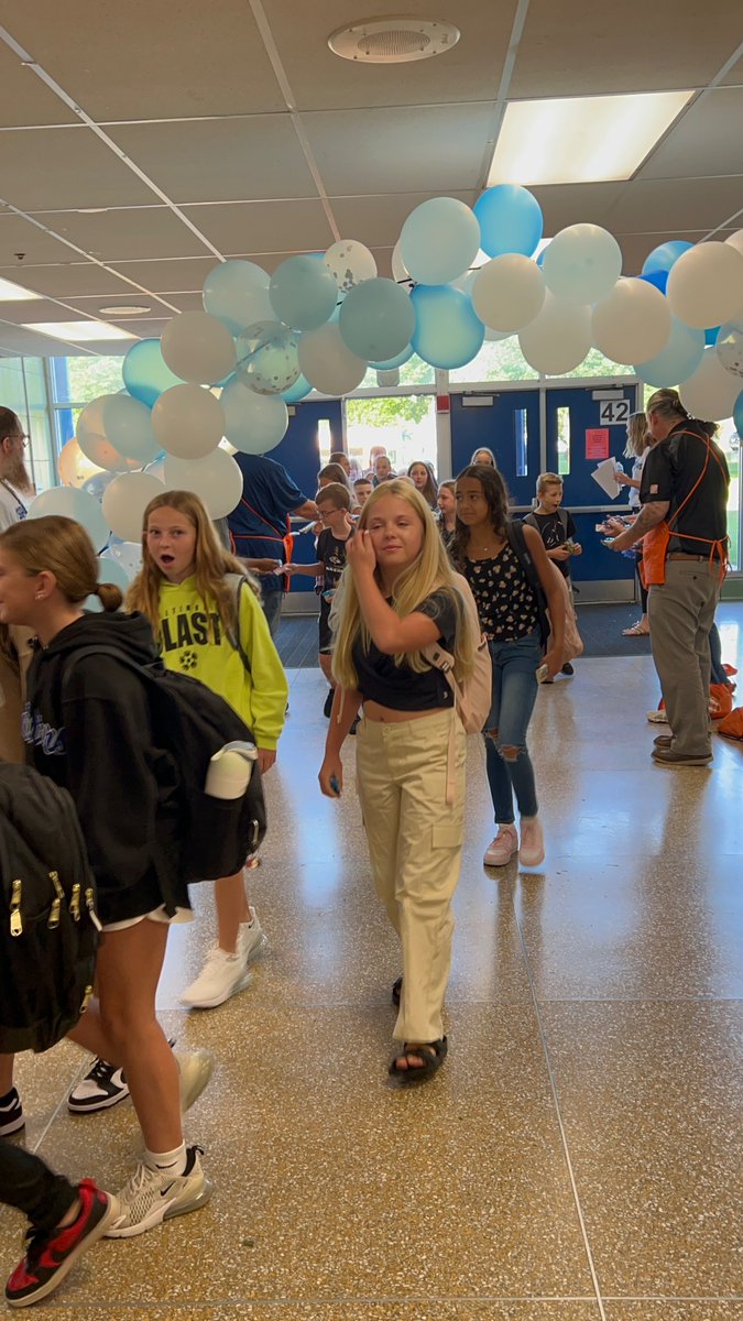 SparrowsPointMS's tweet image. A huge welcome to our 6th graders!!!! 💙 We are so excited to start the school year! 🐾 6th graders will tour the school, meet their teachers, and participate in team building activities  !!