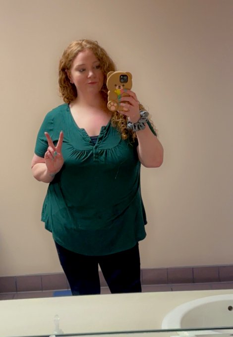 Lookin rough today in the office but I really don&rsquo;t give a fuckity fuck https://t.co/gyWPPEH0xB
