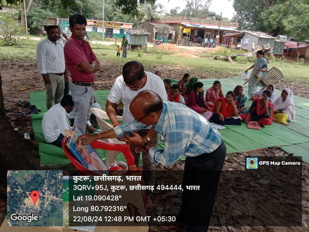 DistrictBijapur's tweet image. कलेक्टर श्री अनुराग पांडे के निर्देशन में आकांक्षी जिला कार्यक्रम के अंतर्गत समुदाय के लोगों ने मिलकर आगामी ग्राम सभा में पंचायत की आवश्यकताओं के अनुसार शिक्षा और स्वास्थ्य के क्षेत्र में कार्य करने की शपथ ली।
#NitiAayog #BharatCollaborative #PiramalFoundation #EducationAndHealth