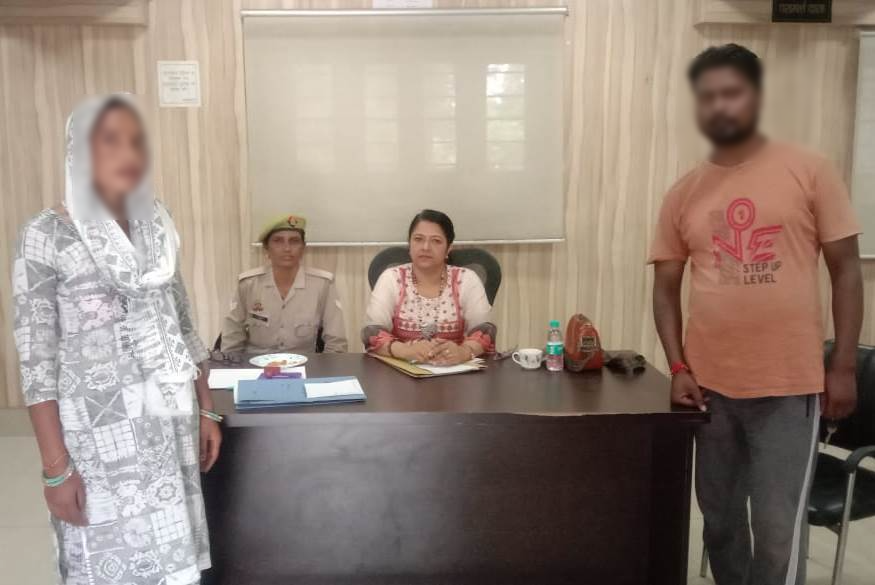 moradabadpolice's tweet photo. वरिष्ठ पुलिस अधीक्षक @moradabadpolice के निर्देशन मेंः-
➡ परिवार परामर्श केन्द्र/नारी उत्थान केंद्र मुरादाबाद के अथक प्रयासों से पति-पत्नी के 03 विवादित जोडे आपसी कलह भुलाकर साथ रहने को हुए सहमत।
#GoodJobCop
#UPPolice https://t.co/3399CTpOAF