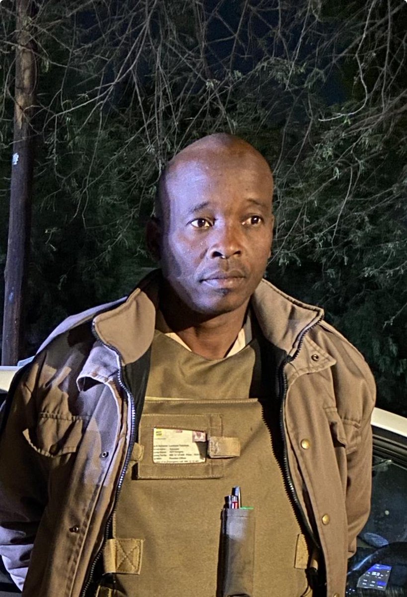 Fidelity_Secure's tweet image. Officers Tshivula and Muthubi went above and beyond to help a Randburg resident who was held at gunpoint and robbed of his phone. Thank you for supporting and protecting the community

#FidelityADT #Olivedale #Gauteng #visibility #safetyfirst #FidelityServicesGroup #WeAreFidelity