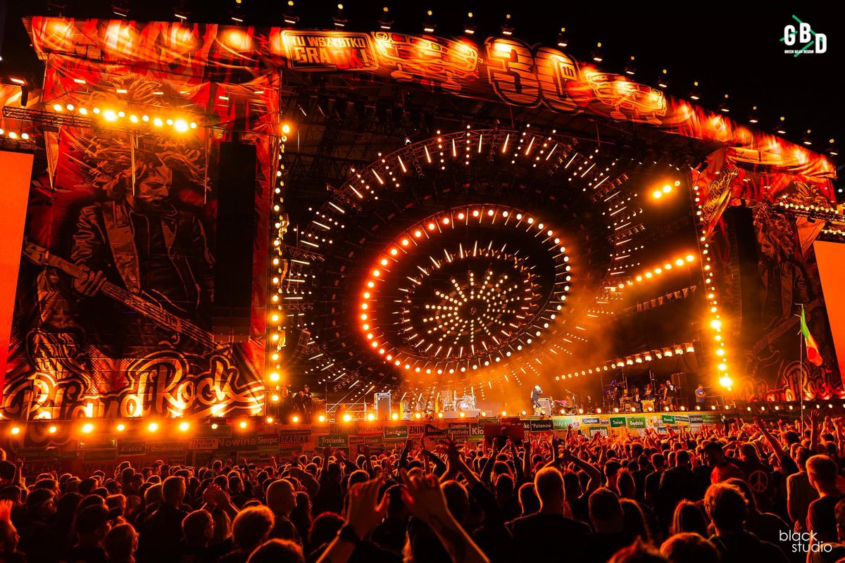 Robelighting's tweet photo. At the Pol'and'Rock Festival in Czaplinek, Poland, the team from Green Beam Design reached for the highest technologies to create an unforgettable spectacle using a rig that included @Robelighting #iFORTE, #FORTE &amp; #LEDWash800 luminaires. (📸 Black Studio) https://t.co/gMYbxfEvFB