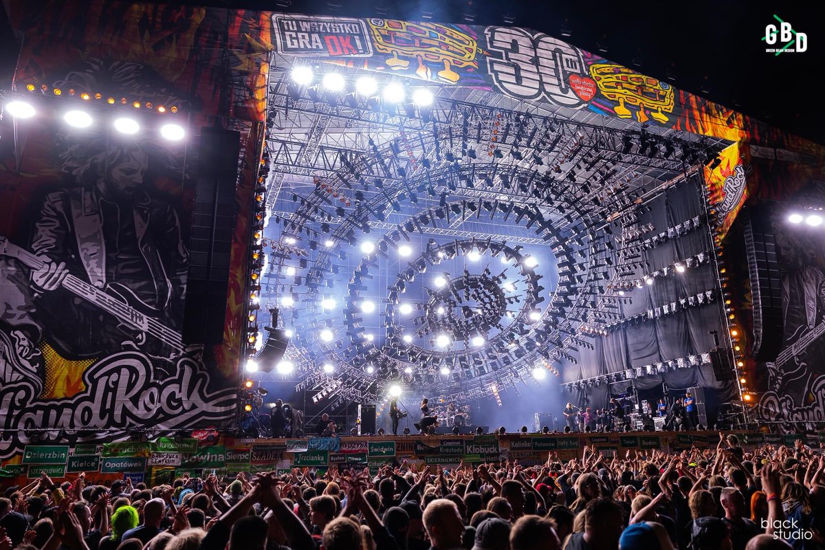 Robelighting's tweet photo. At the Pol'and'Rock Festival in Czaplinek, Poland, the team from Green Beam Design reached for the highest technologies to create an unforgettable spectacle using a rig that included @Robelighting #iFORTE, #FORTE &amp; #LEDWash800 luminaires. (📸 Black Studio) https://t.co/gMYbxfEvFB