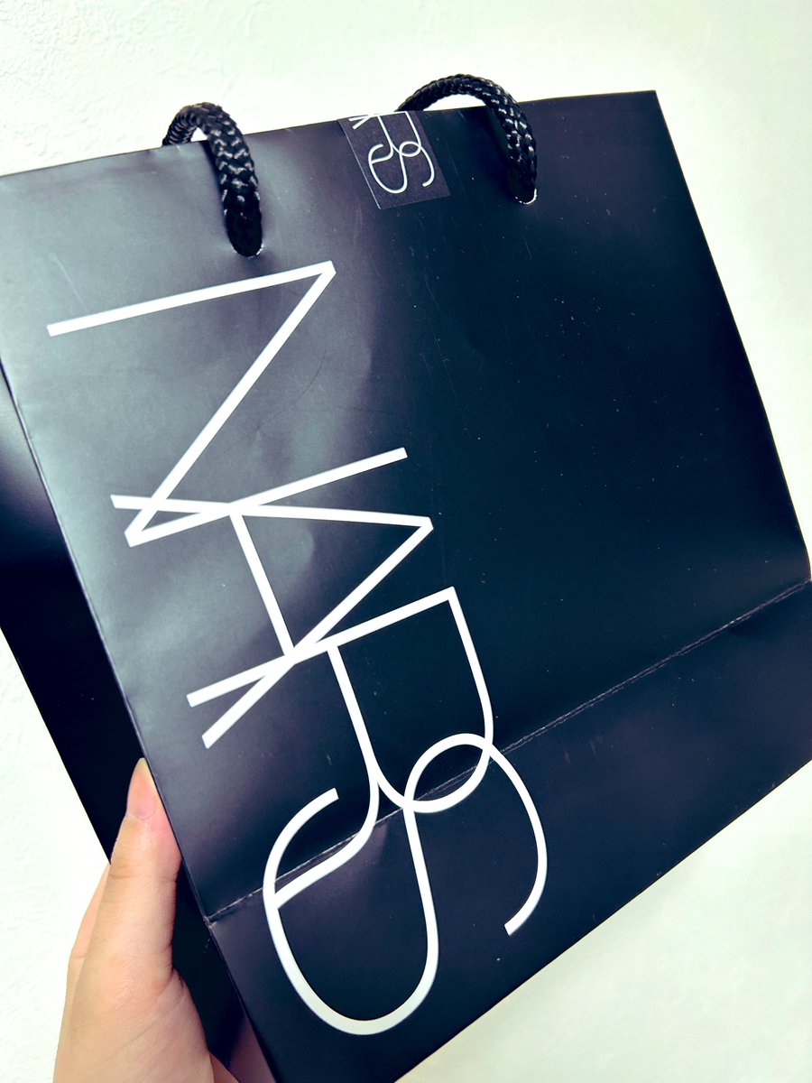 kyoka_924's tweet photo. メイクで困ったり新しいアイテムに手を出す際はBAさんに相談するためNARSに行くんが辞めてしまったお姉さんが1番好きだった…舞台のコンセプトを話すと色々提案してくれて楽しかったんや…デザフェスも来てくれたんや…頼りになるBAさん迷子

さーてメイクも試行錯誤しつつ今週はお休み週！

#傘の会 https://t.co/0K4mRd0MAI