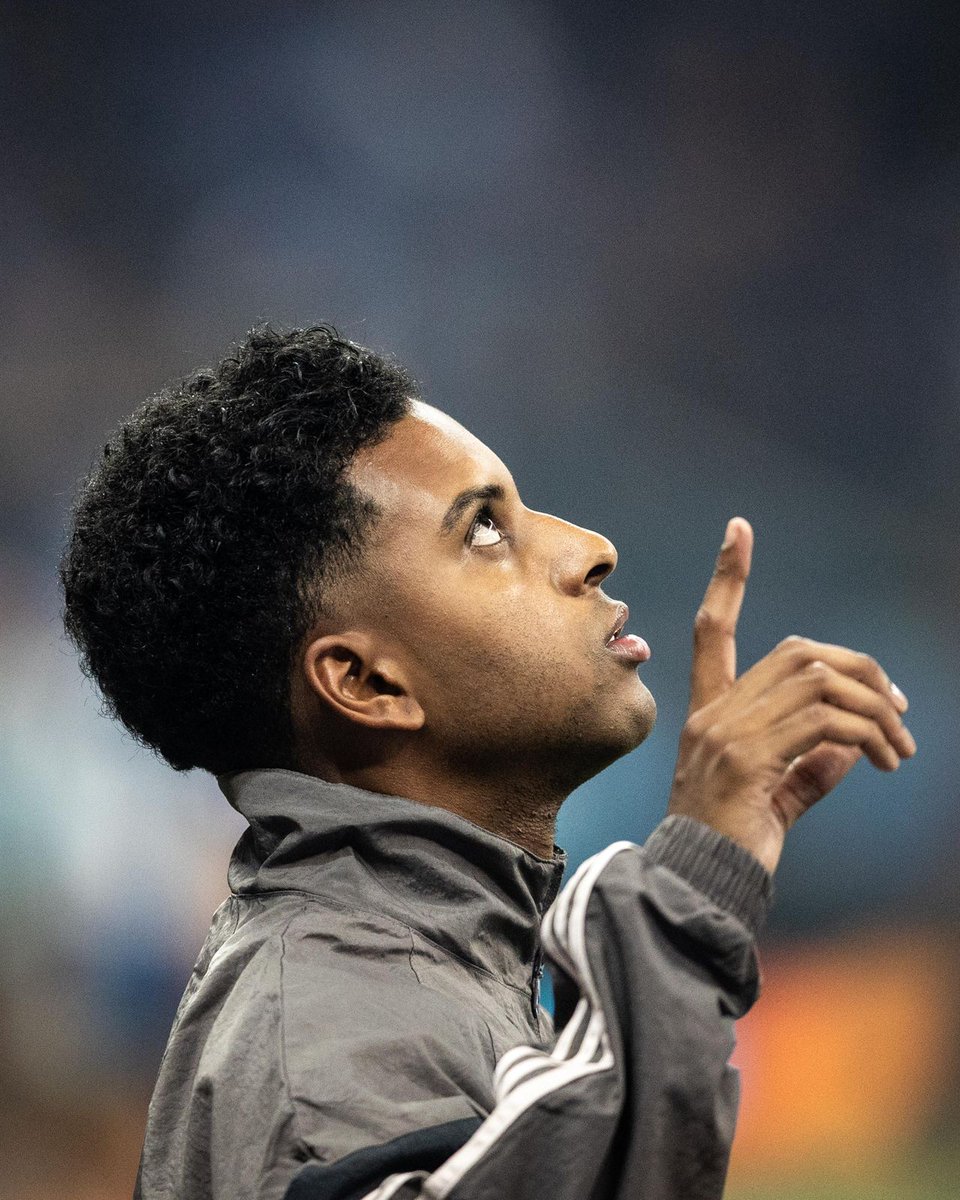rodrygodepre's tweet photo. Rivaldo: 

"Rodrygo tem o mesmo Nivel de importância que Bellingham, Mbappe e Vinicius Jr." 

"Colocar ele um degrau a baixo desses nomes, pra mim soa injustamente" https://t.co/A8vlpoNbF8