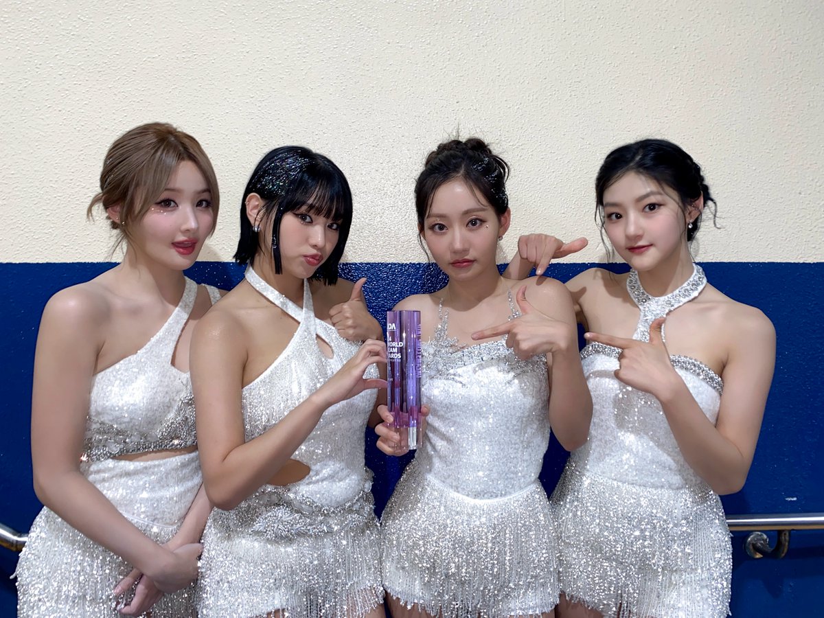 [📸] 240822 2024 K-WORLD DREAM AWARDS '본상' 수상🏆

항상 응원해주시는 KISSY 여러분 덕분에 이 상을 받을 수 있었습니다❤️‍🔥

#KISSOFLIFE #키스오브라이프 #KIOF 
#케이월드드림어워즈 #kworlddreamawards #2024KWDA #KWDA