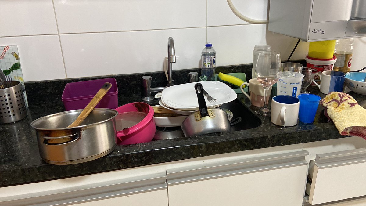 sseramed's tweet image. o motivo de todas as minhas pausas de estudo não serem usadas p descansar