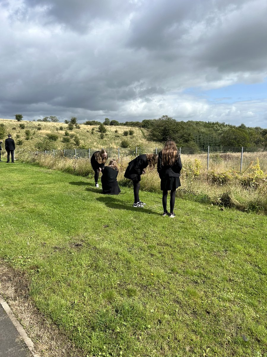 BoclairBiology's tweet photo. S3 biologists made use of the few rays of sunshine over the past few days and sampled our amazing outdoor areas! 🌳🐝🐛 @BoclairAcademy https://t.co/g1aR42UZrt