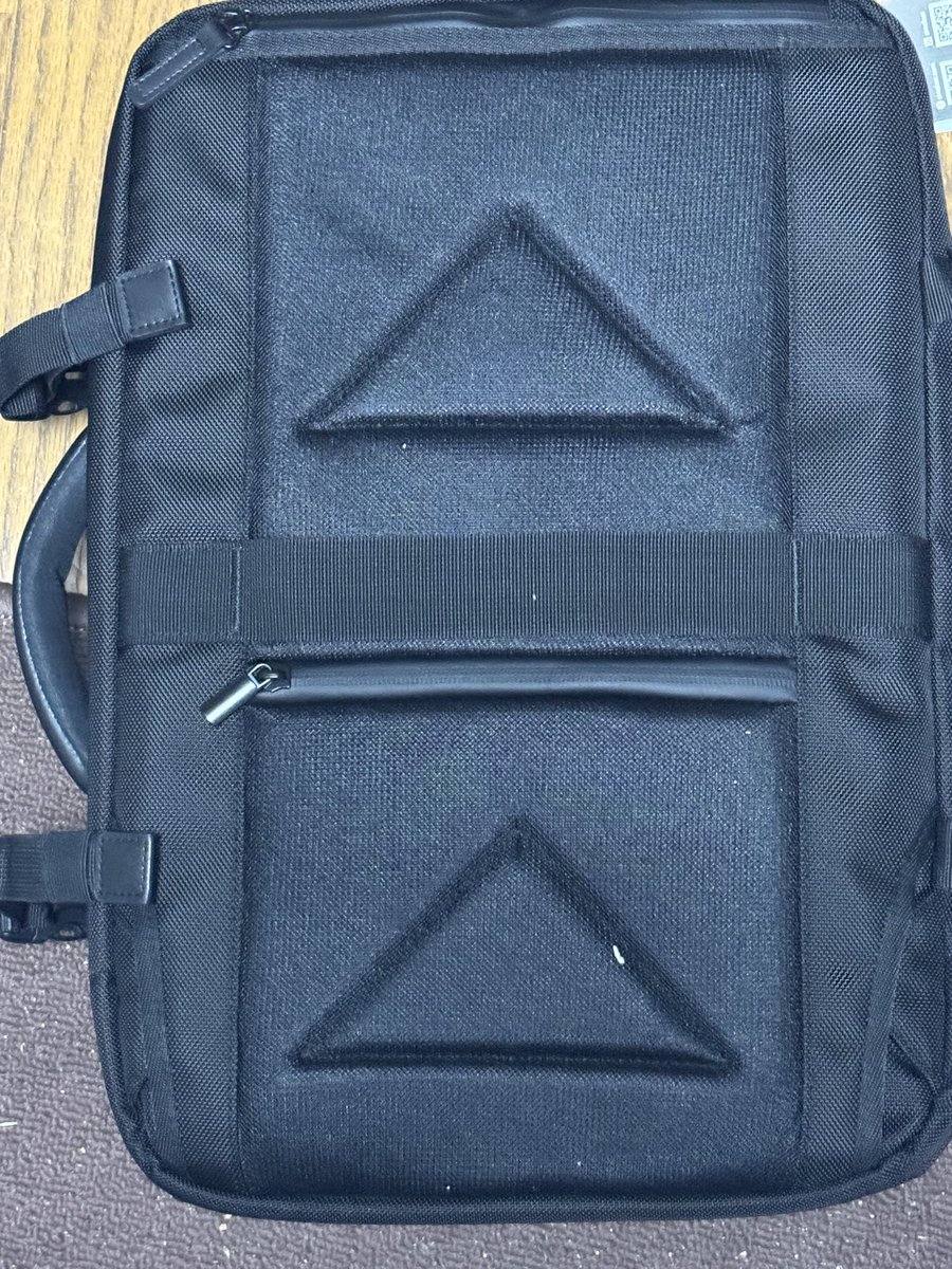 Hisa_usa3399's tweet photo. #SIMCLEAR
このメーカーのバック類好きなんだよ。 https://t.co/UjHnnkVQZW